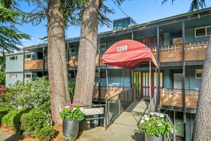 Property Photo:  3200 W Commodore Way 207  WA 98199