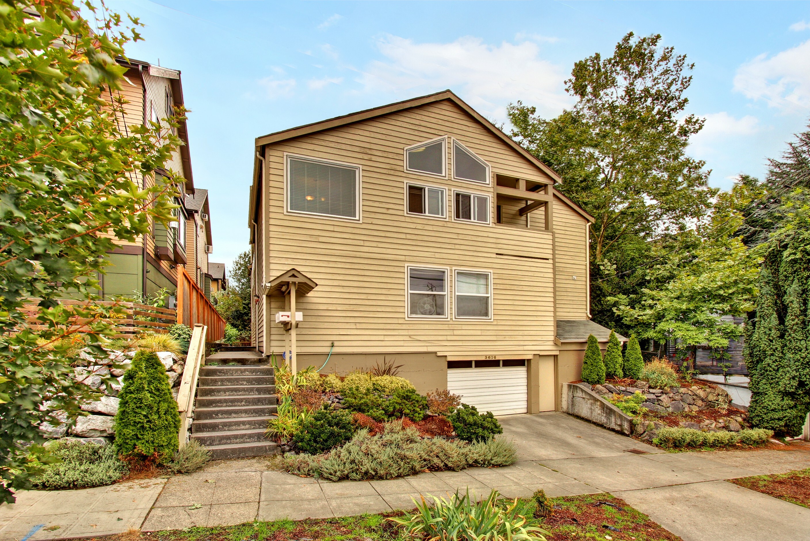 Property Photo:  3616 1st Ave NW 3  WA 98107 