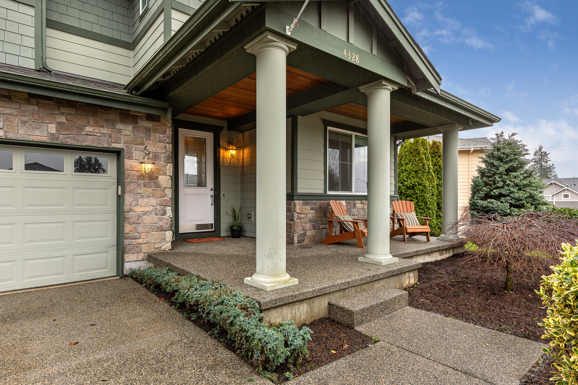 Property Photo: 4328 216th Place SE WA 98021