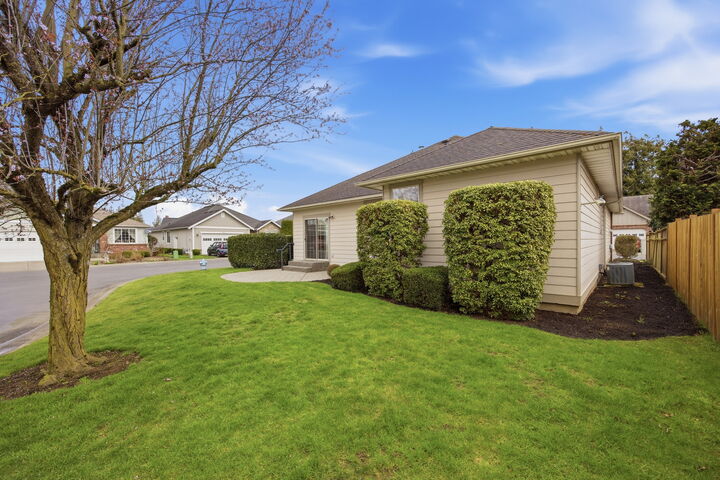 Property Photo:  1417  Woodfield Place  WA 98264 