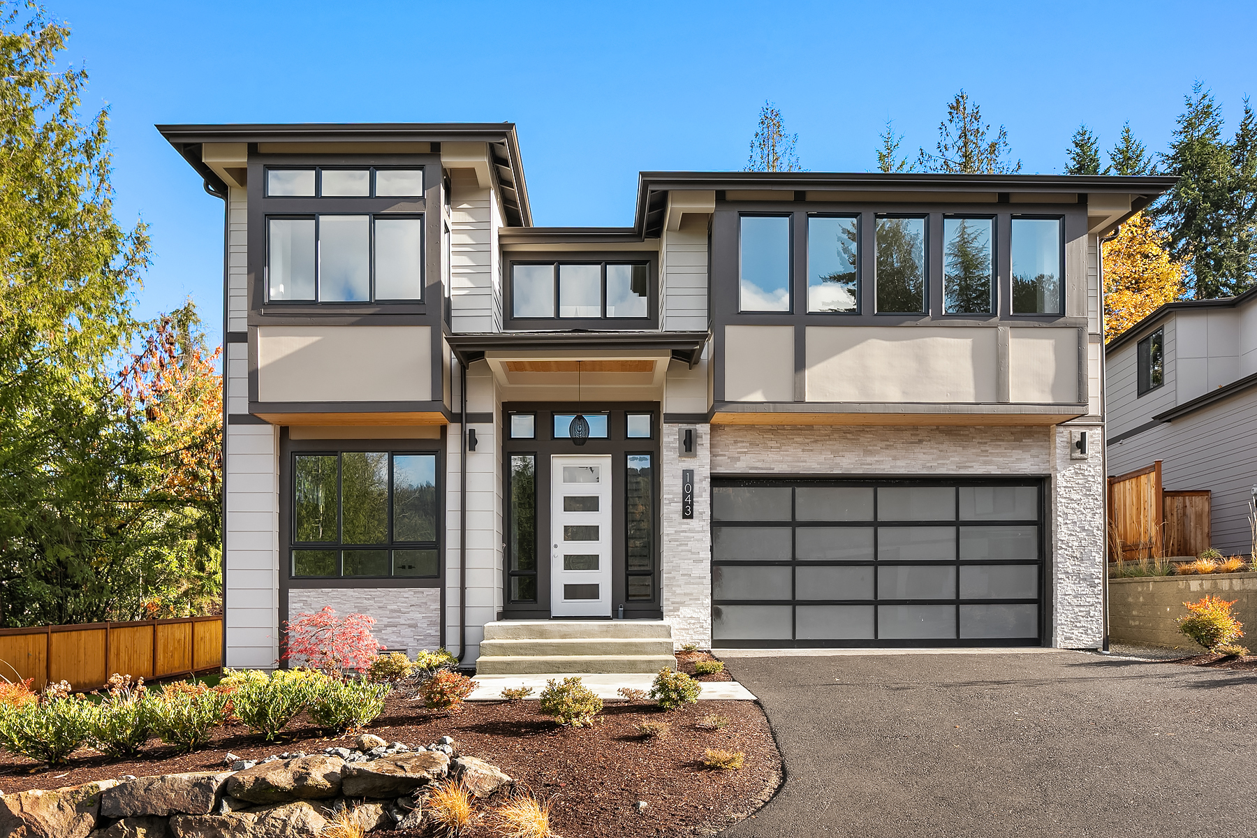 Property Photo: 1043 NW Inneswood Drive WA 98027