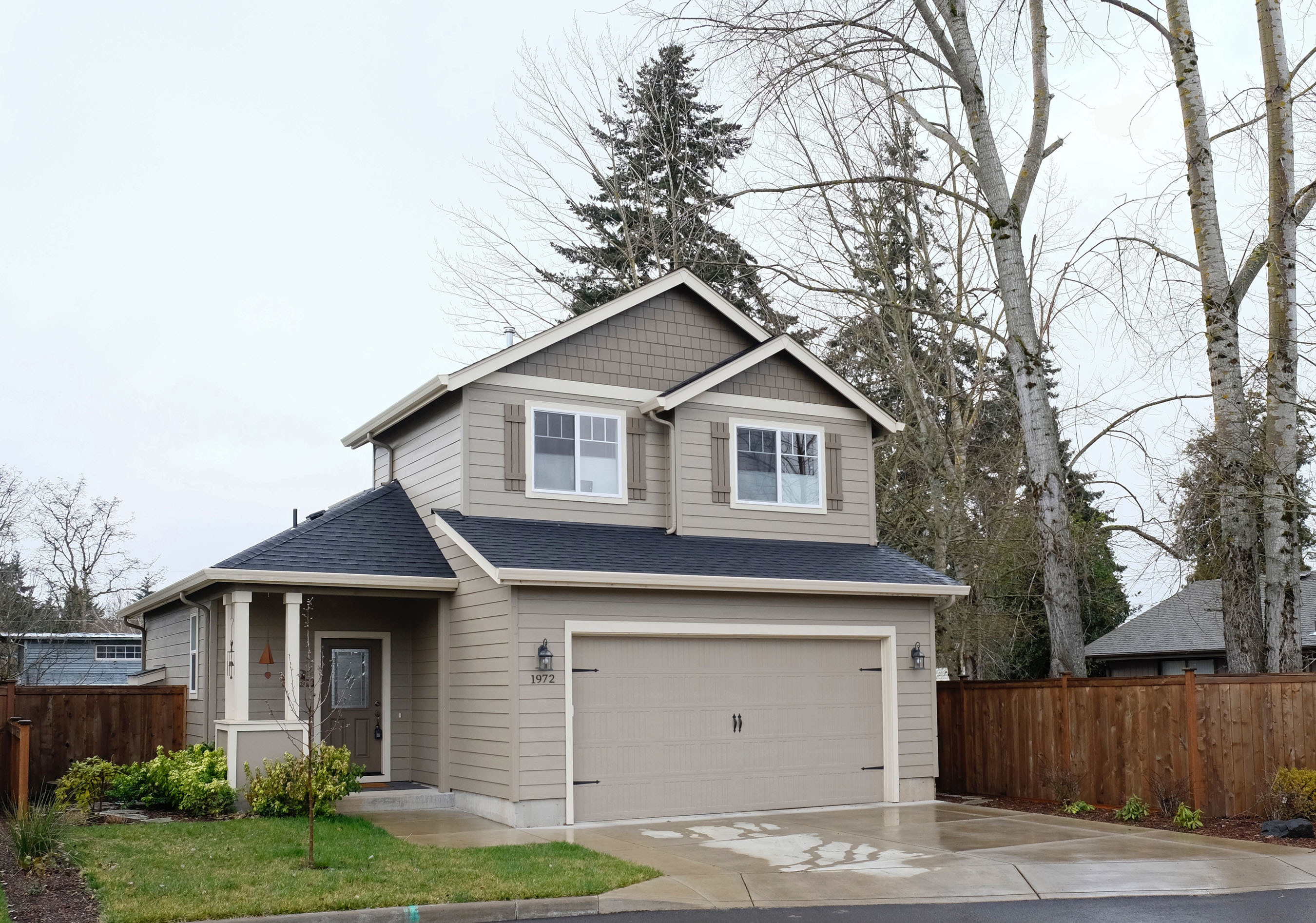 Property Photo: 1972 Debra Sue Ct OR 97404