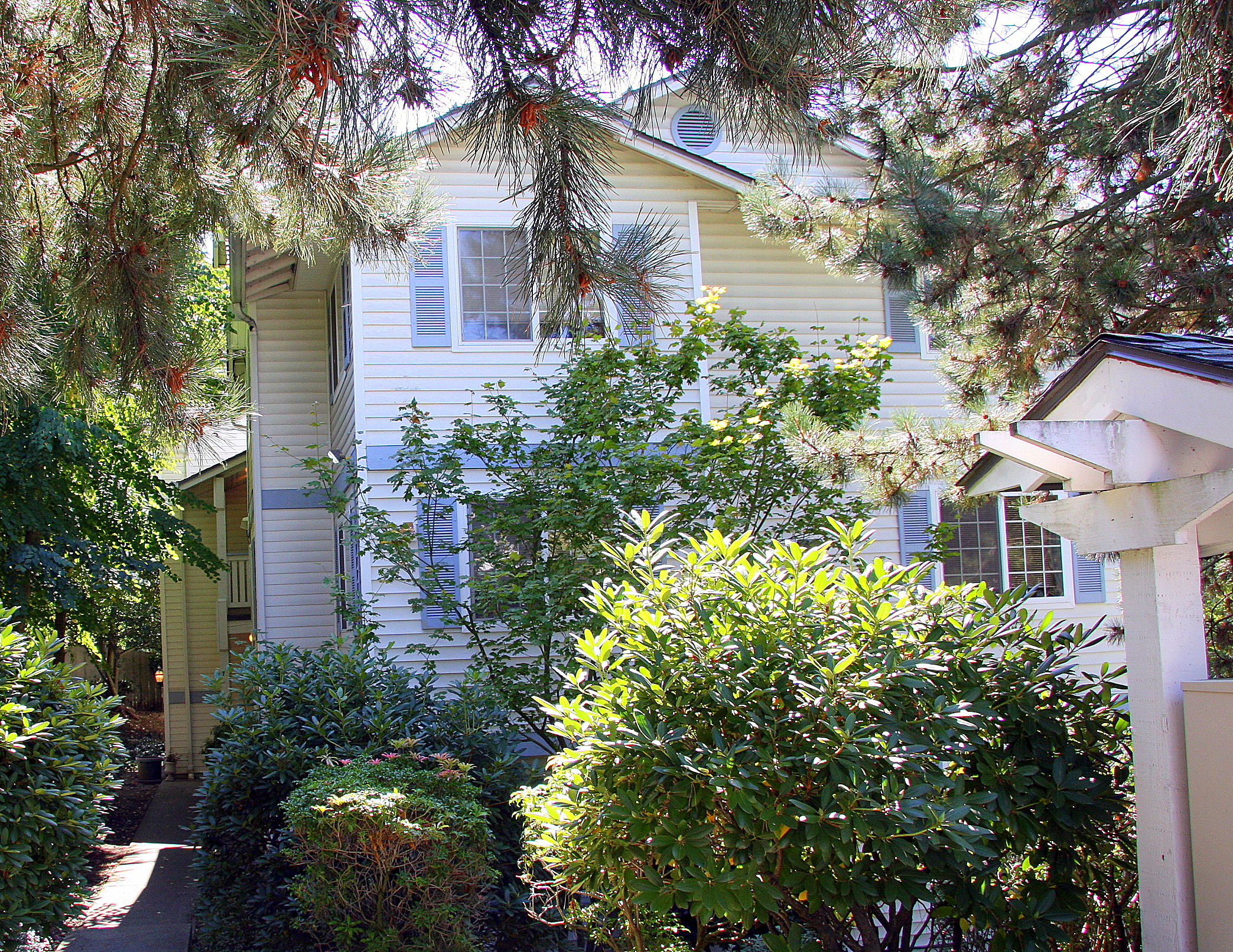 Property Photo:  949 Aberdeen Ave NE A-201  WA 98056 