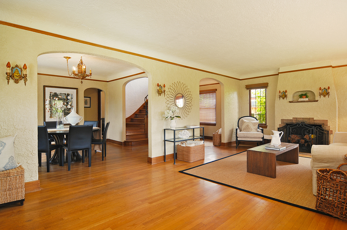 Property Photo: Living room/dining room/kitchen 1602 N 40th St  WA 98103 