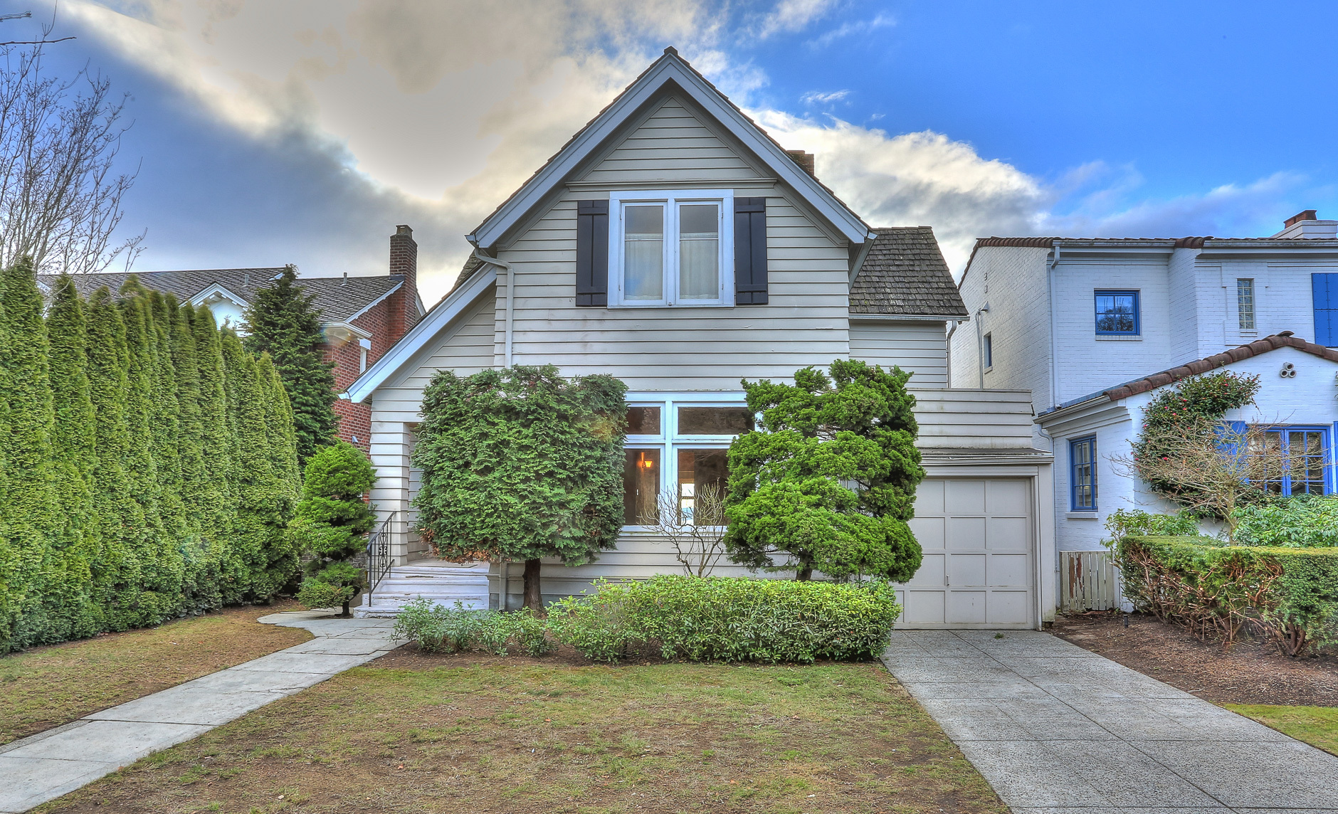 Property Photo:  307 W Highland Dr  WA 98119 