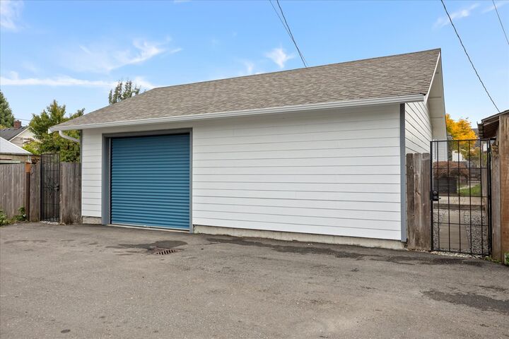 Property Photo:  1426  Lombard Avenue  WA 98201 