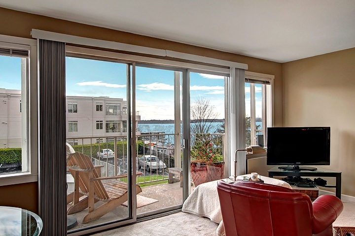 Property Photo: Living room 201 2nd  Avenue S 203  WA 98033 