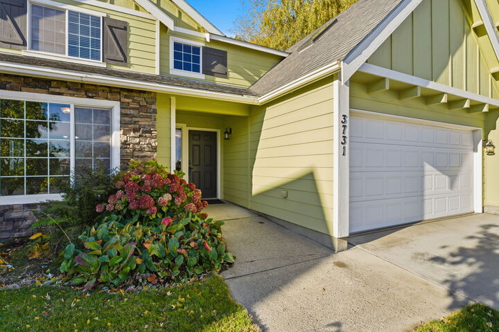 Property Photo:  3731 Van Ct  WA 99353 