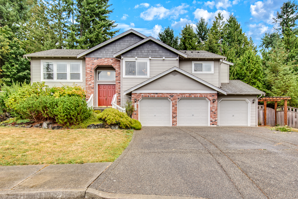 Property Photo:  9418 NE Tidal Ct  WA 98110 