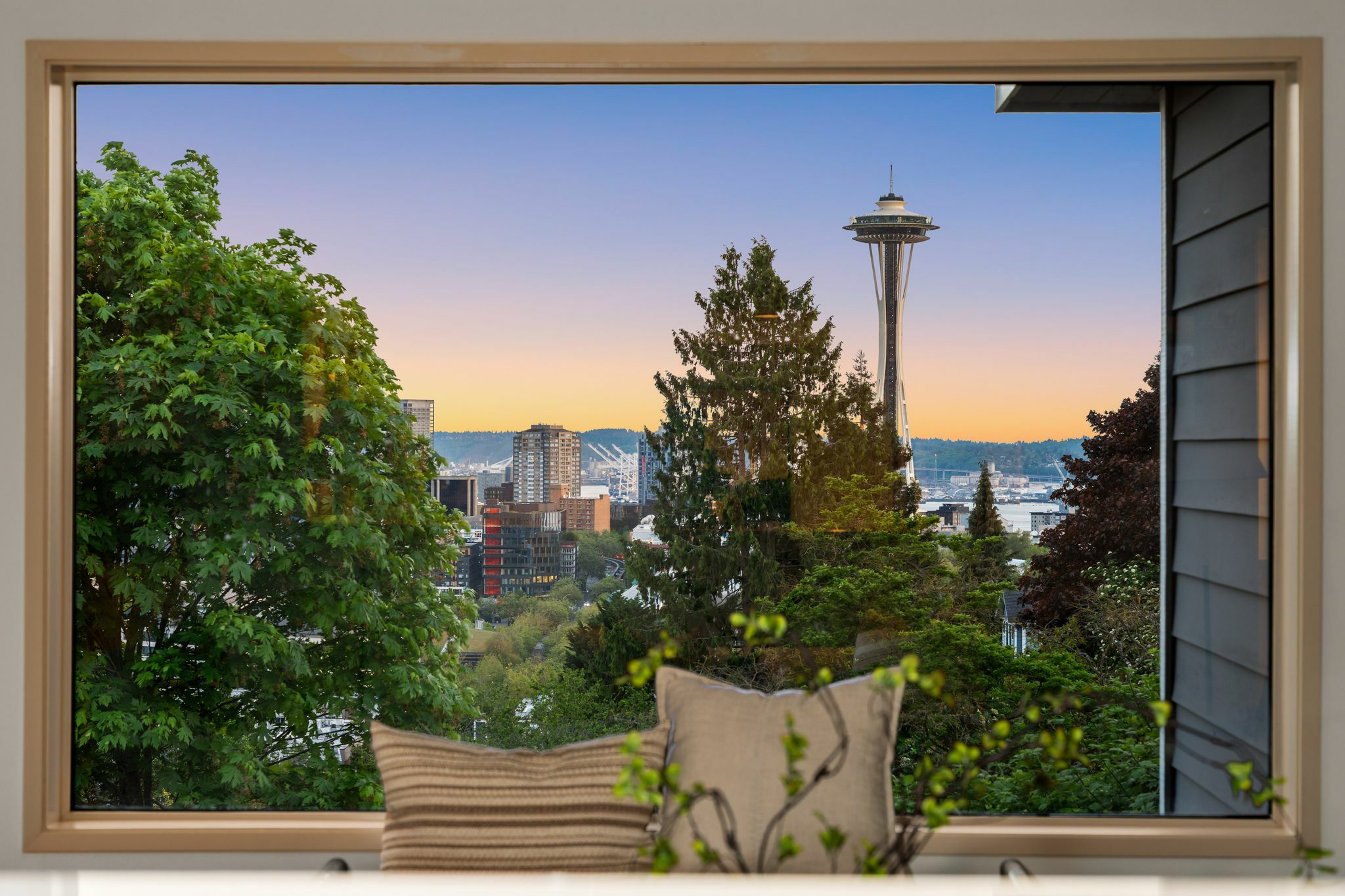 Property Photo: 434 Comstock Place WA 98109