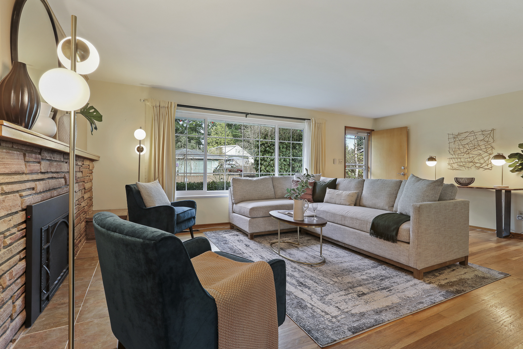 Property Photo: 625 N 180th Street WA 98133