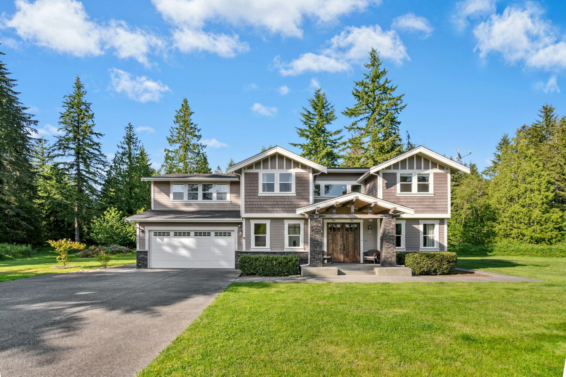 Property Photo: 22627 Echo Lake Road WA 98296