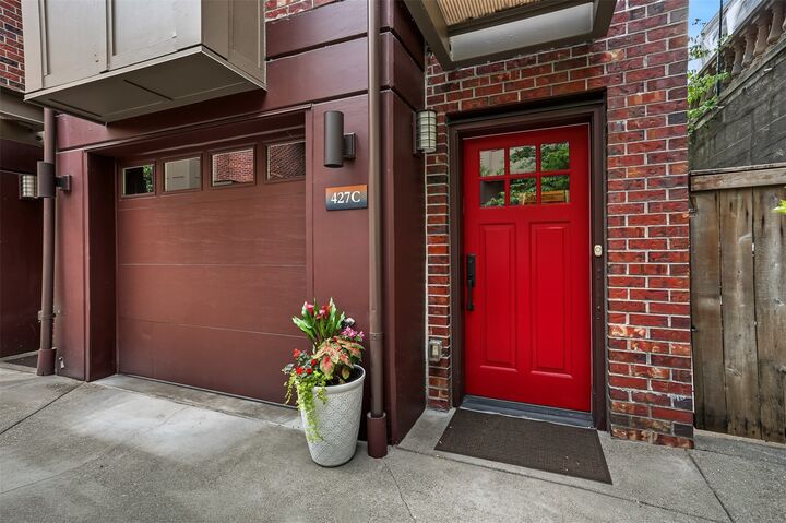 Property Photo: 427 13th Avenue E C WA 98102