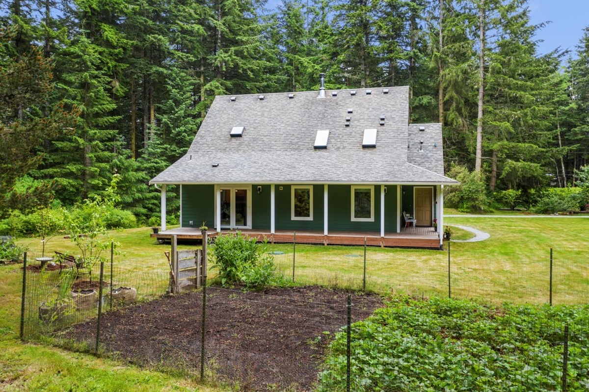 Property Photo:  586 Cook Rd  WA 98282 