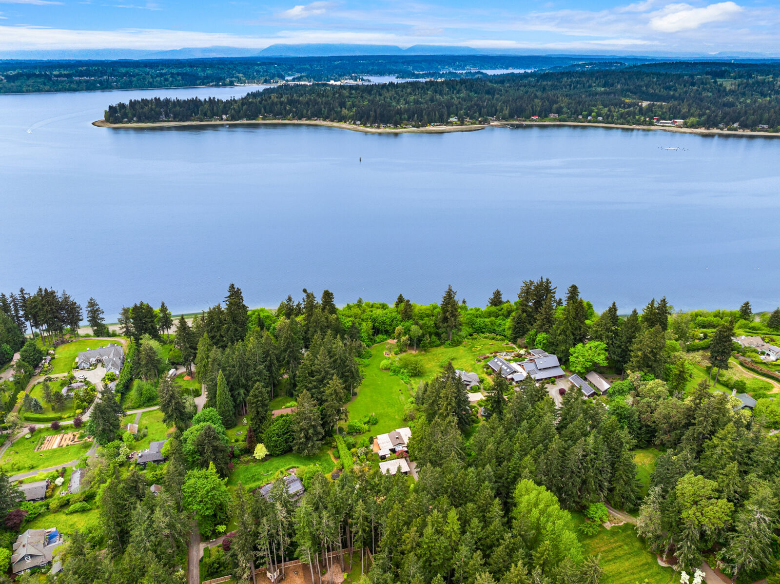 Property Photo:  14517  Henderson Road NE  WA 98110 