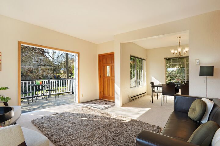 Property Photo: Living room 2416 E Spring St  WA 98122 