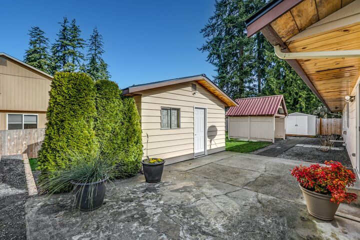Property Photo: 8110 Upper Ridge Rd WA 98203