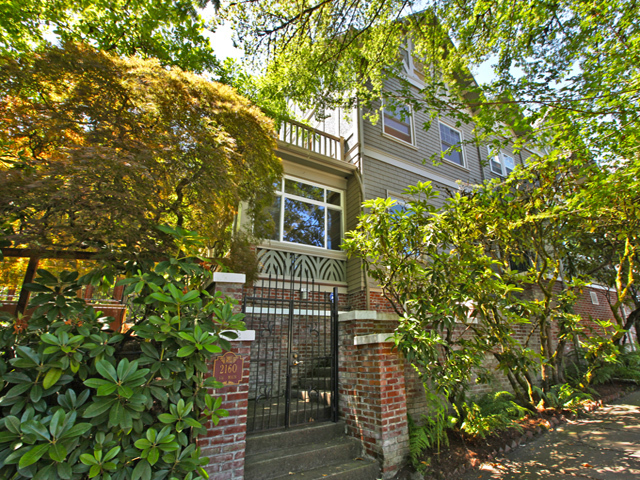 Property Photo:  2160 SW Main St  OR 97205 