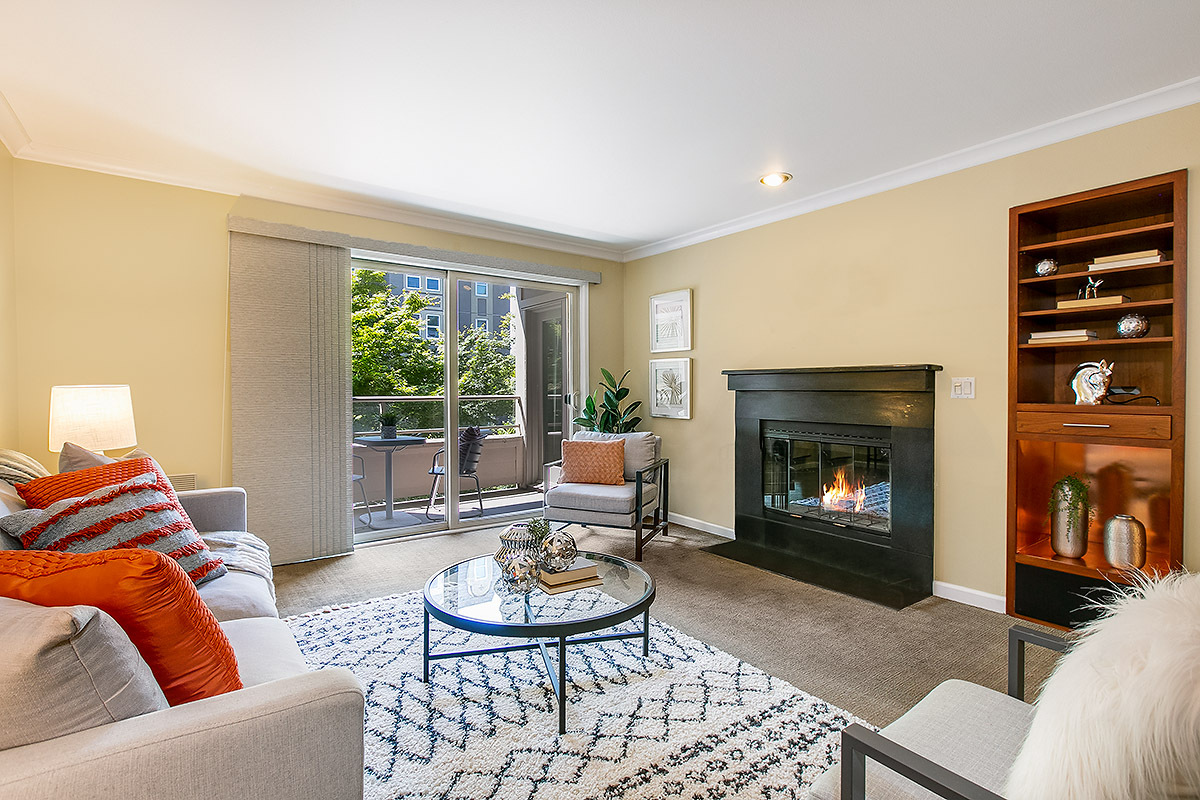 Property Photo: Living/Dining Room 522 W Mercer Place 203  WA 98119 