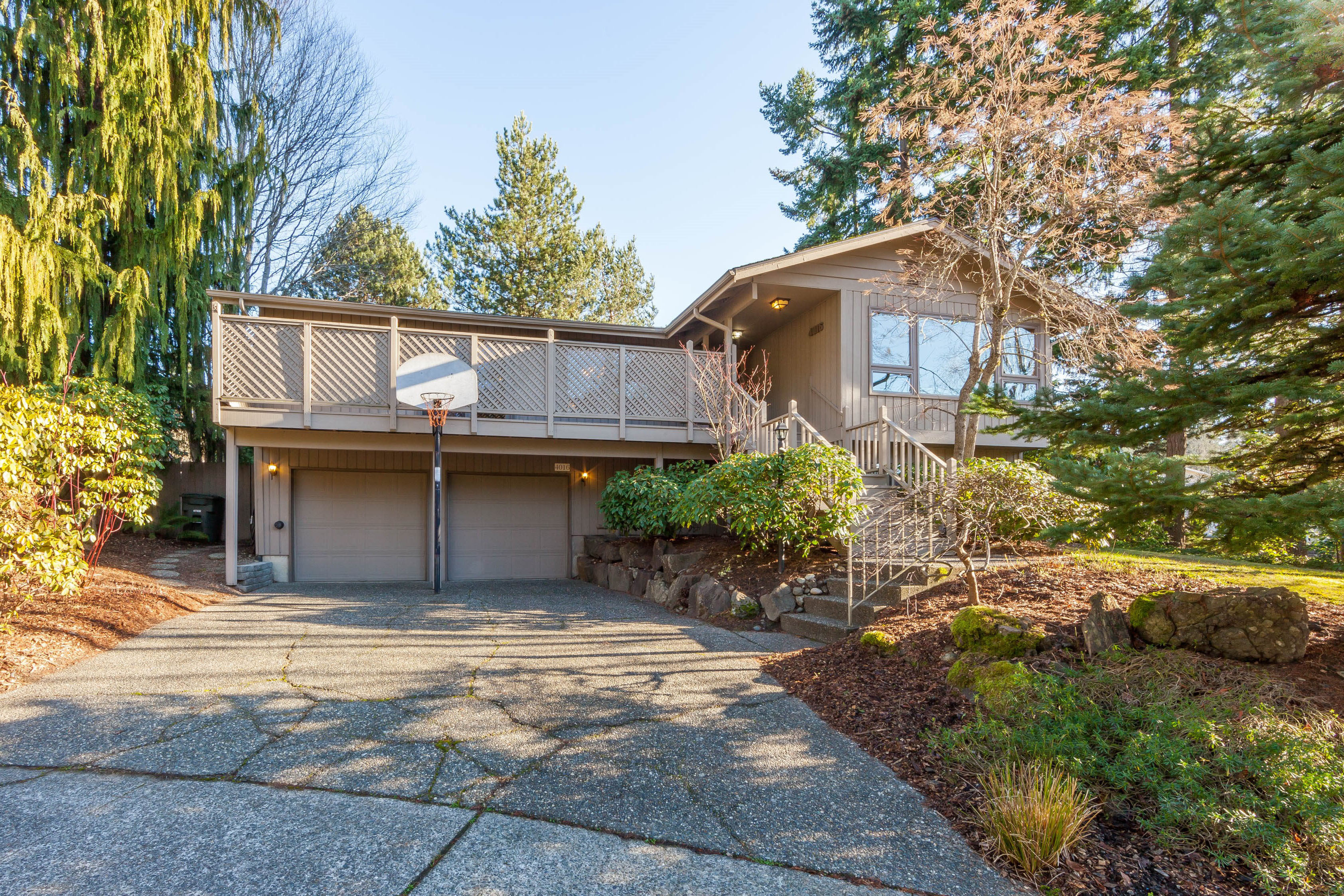 Property Photo:  4016 NE 204th St  WA 98155 