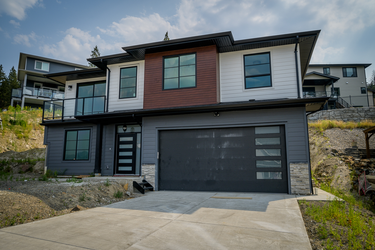 Property Photo: 1725 Balsam Place BC V2E 0E2