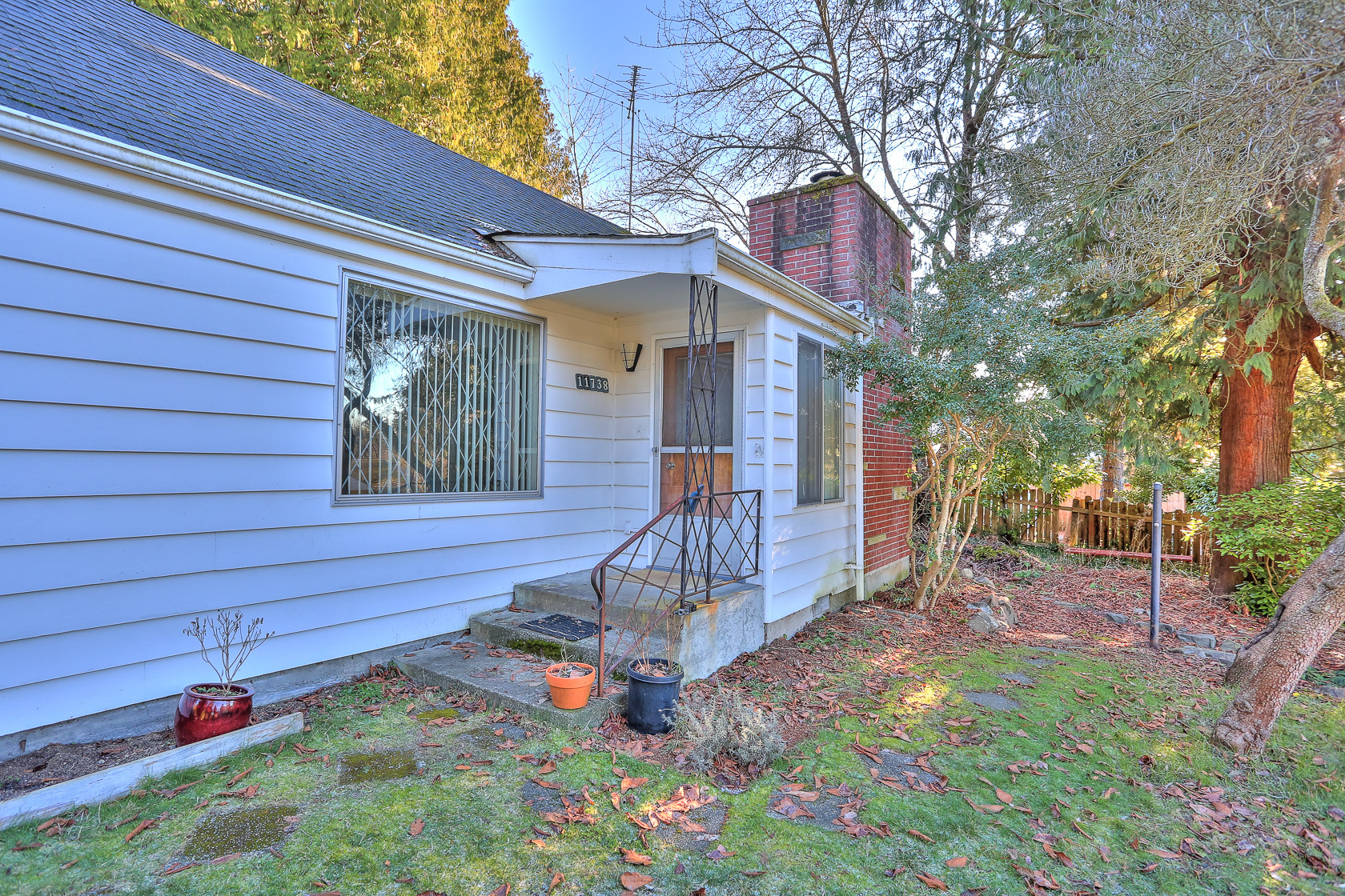 Property Photo: Front Entry 11738 Bartlett Ave NE  WA 98125 