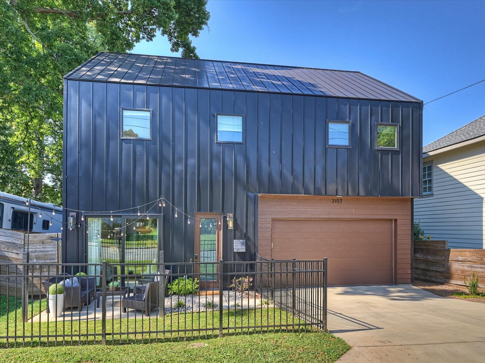 Property Photo:  2107 W Trade Street  NC 28216 