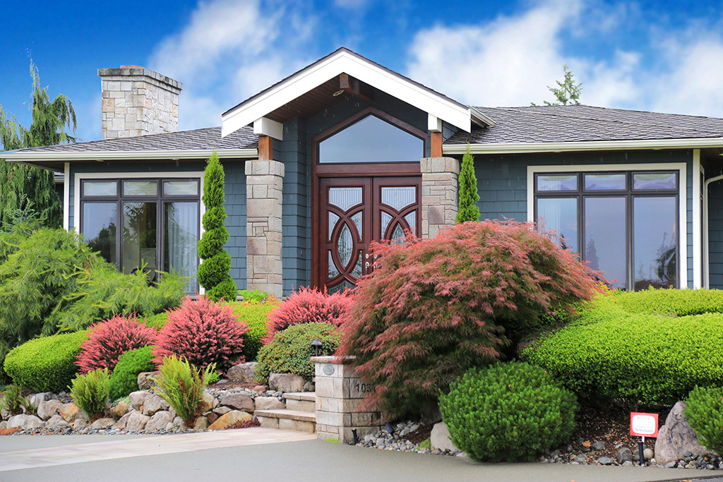 Property Photo: 1031 Evergreen Dr WA 98004