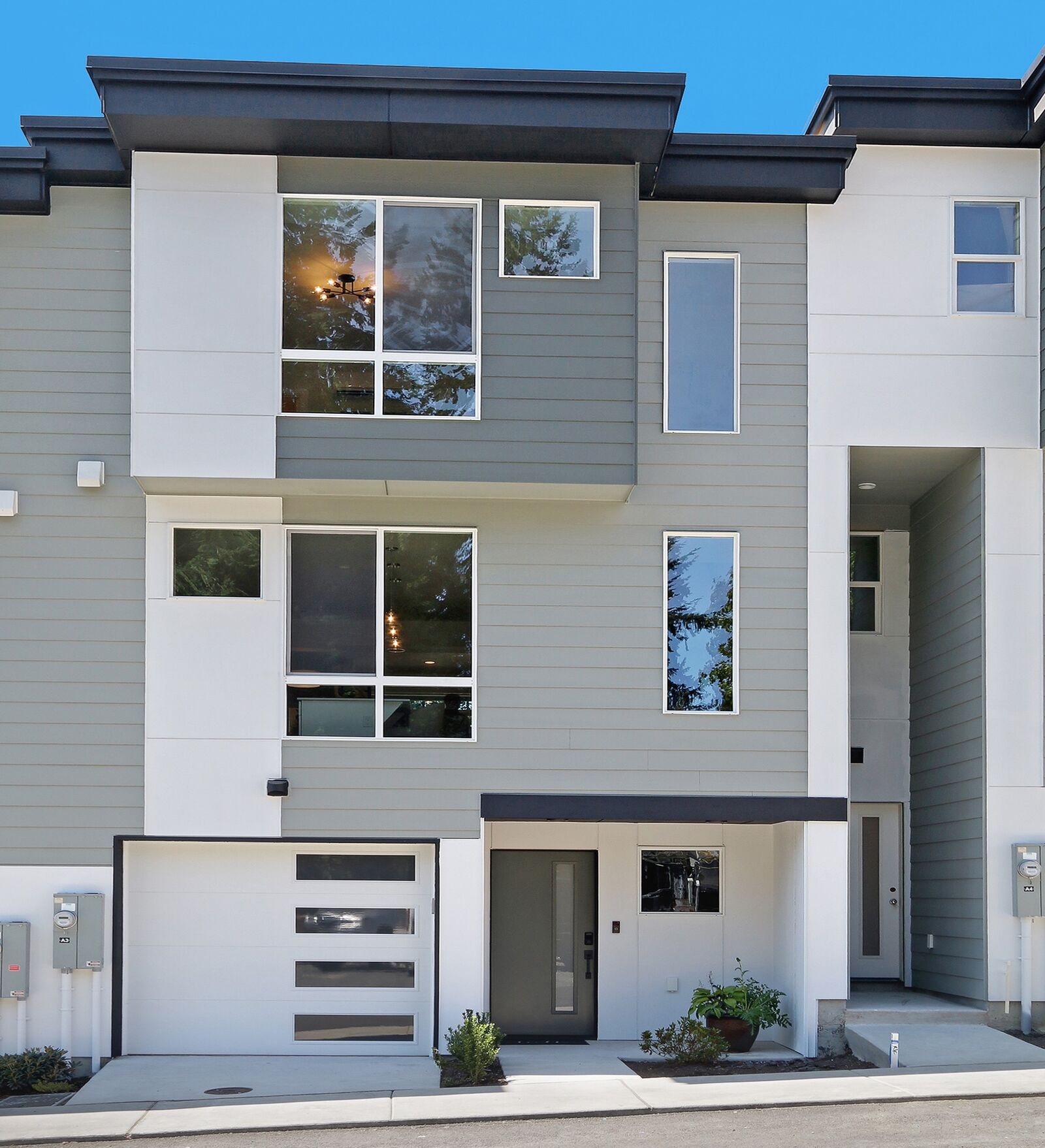 Property Photo: 222 124th Street SW U2 WA 98204