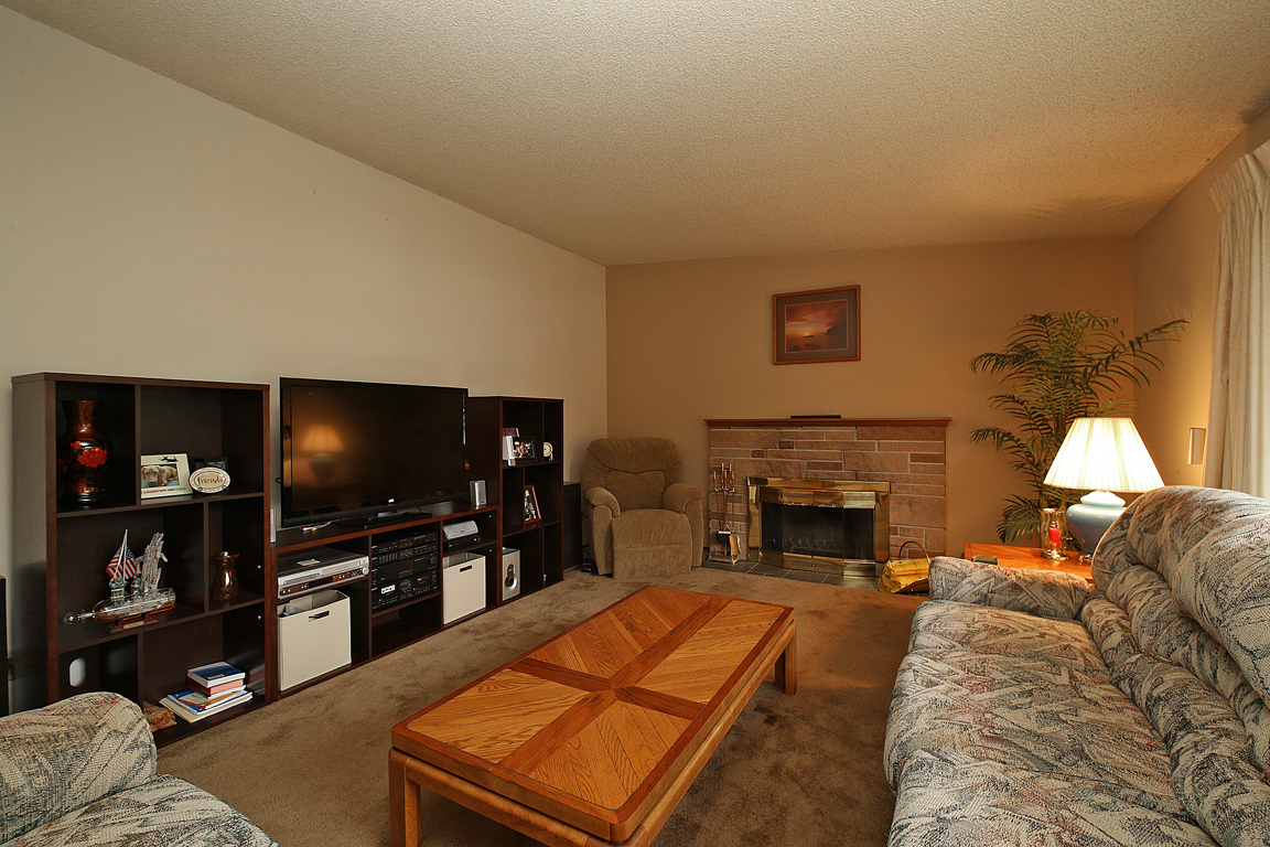 Property Photo: Living room/dining room 17028 11th Ave NE  WA 98155 