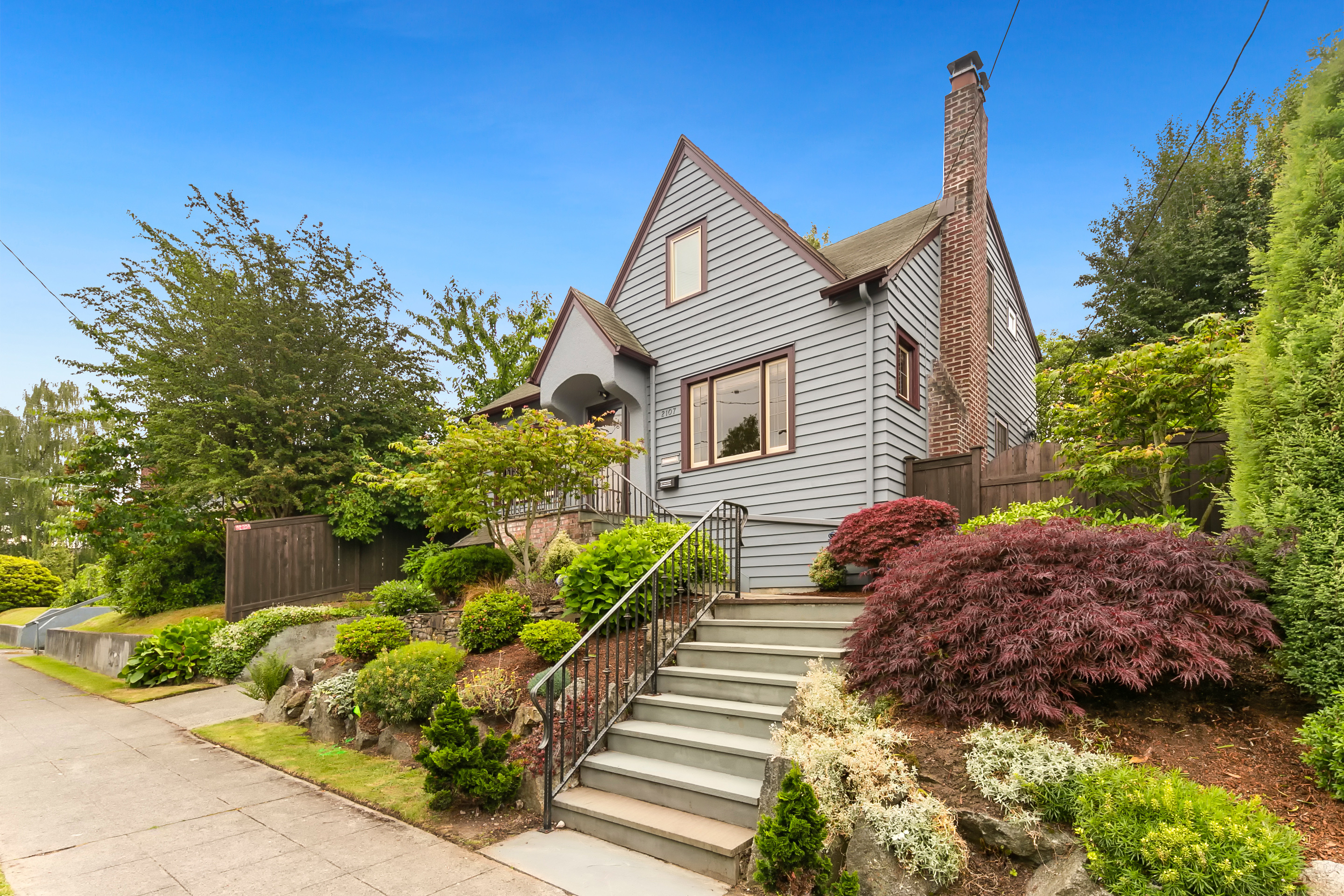 Property Photo:  2107 E Republican St  WA 98112 